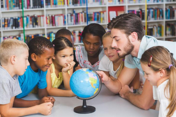 (幼兒園教師論文)范文：幼兒園主題課程游戲化有效策略初探